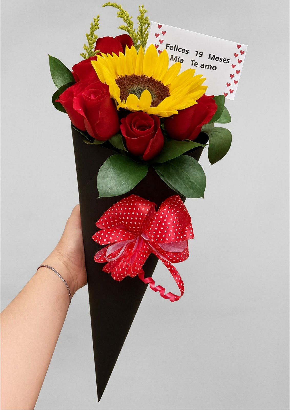 cono rosas y girasol